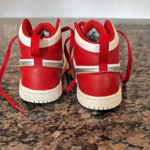 Nike air Jordan 1 retro Red and White High-Top Sneakers EUC 10C - Picture 8 of 11